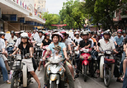活況を呈するベトナムの市中